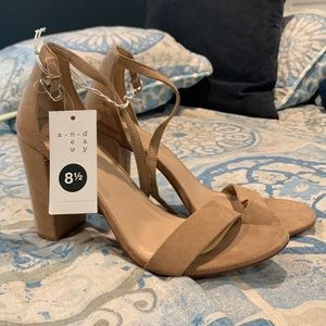 NWT A New Day Taupe Neutral Heels sz 8.5